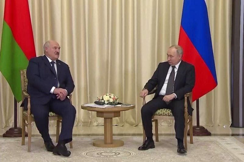17 lutego Łukaszenka i Putin przeprowadzili rozmowy w rezydencji przywódcy Kremla / zrzut ekranu