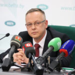 Kraj krwawej dyktatury: kontrowersyjny sędzia Tomasz Schmidt prosi Białoruś o polityczną ochronę