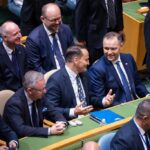 Radosław Sikorski pochwalił się zdjęciem z Karolem Nawrockim w ONZ. Humor dopisuje