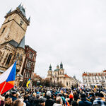 Praga dała lekcję Europie Środkowej: dziesiątki tysięcy wyszły przeciw presji w stylu Kremla i w obronie Ukrainy