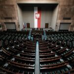 KO minimalnie przed PiS. Ciasno w czołówce nowego sondażu