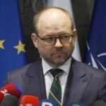 Ustawa o obniżce cen paliw. Padło pytanie, czy prezydent podpisze ją w samolocie