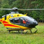 Samochód wjechał pod pociąg. Śmigłowiec transportował rannych do szpitala