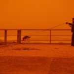 Erminio uderza w Grecję. Czerwony pył, powodzie i ofiara śmiertelna. To prawdopodobnie Polak