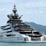 Luksusowy jacht przepłynął Ormuz. Trop prowadzi do bliskiego współpracownika Putina