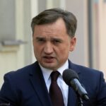 „Wolałbym pójść do więzienia”. Poseł PiS skomentował wyjazd Ziobry do USA