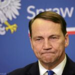 Sikorski zaproponował reakcję na „bohaterów UPA” i zawrzało. Teraz tłumaczy