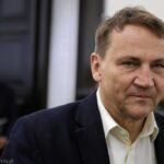 Sikorski skomentował zachowanie Bąkiewicza w Berlinie. „Może się upomnieć o polskie ofiary także w Moskwie”