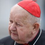 Kardynał Dziwisz nie stawił się na przesłuchaniu. Sąd ostrzega przed „przymusowym doprowadzeniem”