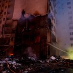 Rosyjski atak na Ukrainę uwięził ludzi pod gruzami. Jest wielu rannych i zabitych
