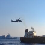 Włosi weszli na pokład tankowca z „floty cieni”. Pomógł polski samolot