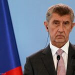 Premier Czech przeprasza. „Może złamałem jakieś prawo”. Chodzi o zerwane kwiaty