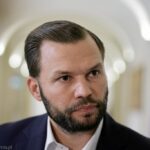 Wiceprezydent Poznania walczy z hejtem. Przecięto mu opony. Policja ustaliła, że celowo