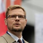 Były wiceminister sprawiedliwości Michał Woś z zarzutami. Polityk ironizuje: „wielka zbrodnia”