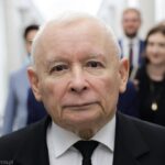 Kaczyński pod siedzibą TK wzywa do „oporu społecznego” i odmawia różaniec. „Mój obowiązek”