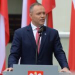 Ślubowanie Macieja Berka. Minister Nawrockiego: Prezydent uznał, że musi być teraz w kraju
